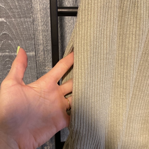 Sage Green Ribbed Short Set - Picture 6 of 9